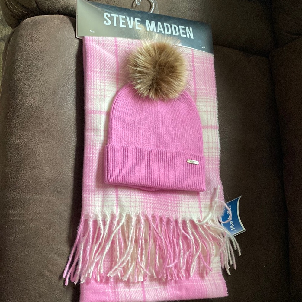 Steve Madden scarf set